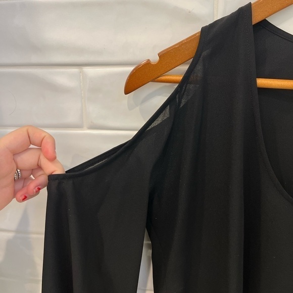 𝅺LOVERS + Friends stay longer cold shoulder bell sleeve top - Picture 9 of 11